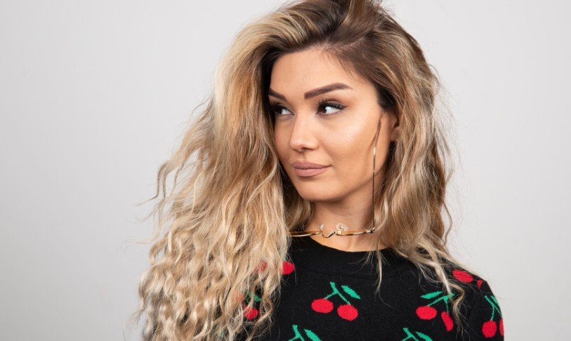 How to Style Curtain Bangs